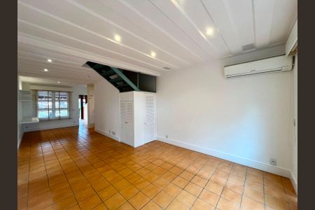 Casa à venda com 171m², 3 quartos e 4 vagas Casa à venda com 171m², 3 quartos e 4 vagasSala