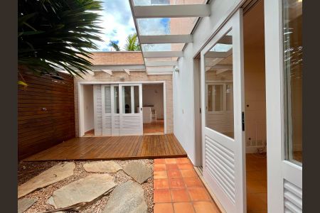 Casa à venda com 171m², 3 quartos e 4 vagas Casa à venda com 171m², 3 quartos e 4 vagasQuintal