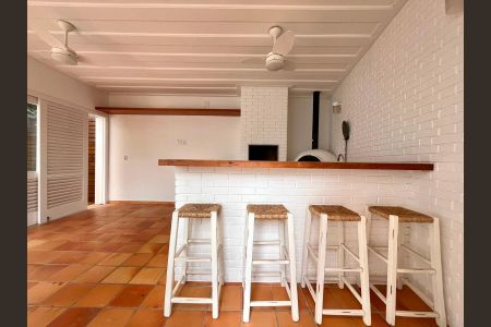 Casa à venda com 171m², 3 quartos e 4 vagas Casa à venda com 171m², 3 quartos e 4 vagasÁrea Gourmet