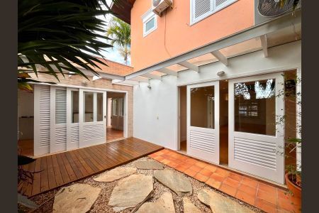 Casa à venda com 171m², 3 quartos e 4 vagas Casa à venda com 171m², 3 quartos e 4 vagasQuintal