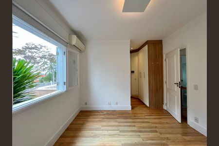 Casa à venda com 171m², 3 quartos e 4 vagas Casa à venda com 171m², 3 quartos e 4 vagasSuíte