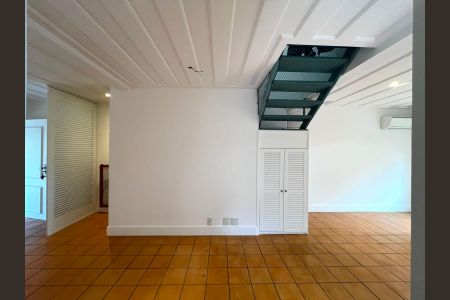 Casa à venda com 171m², 3 quartos e 4 vagas Casa à venda com 171m², 3 quartos e 4 vagasSala