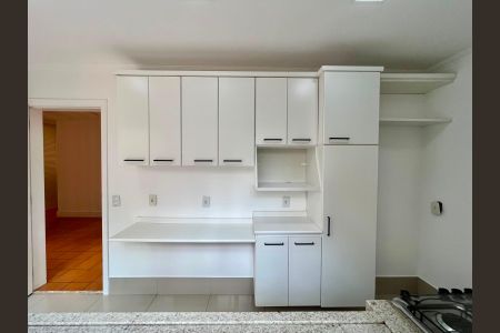 Casa à venda com 171m², 3 quartos e 4 vagas Casa à venda com 171m², 3 quartos e 4 vagasCozinha