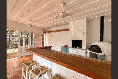 Casa à venda com 171m², 3 quartos e 4 vagas Casa à venda com 171m², 3 quartos e 4 vagasÁrea Gourmet