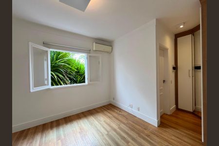 Casa à venda com 171m², 3 quartos e 4 vagas Casa à venda com 171m², 3 quartos e 4 vagasSuíte