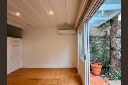 Casa à venda com 171m², 3 quartos e 4 vagas Casa à venda com 171m², 3 quartos e 4 vagasSala