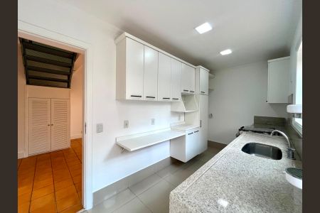 Casa à venda com 171m², 3 quartos e 4 vagas Casa à venda com 171m², 3 quartos e 4 vagasCozinha