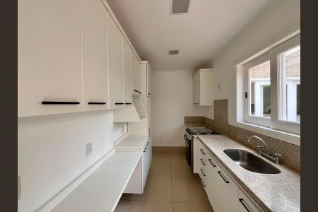 Casa à venda com 171m², 3 quartos e 4 vagas Casa à venda com 171m², 3 quartos e 4 vagasCozinha