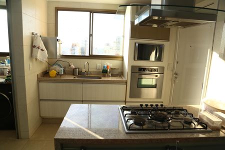 Apartamento à venda com 140m², 4 quartos e 2 vagasCozinha