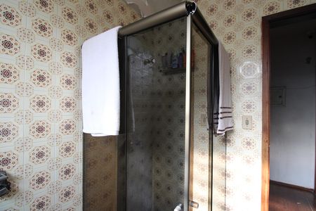 Casa de condomínio à venda com 376m², 4 quartos e 5 vagasBanheiro social