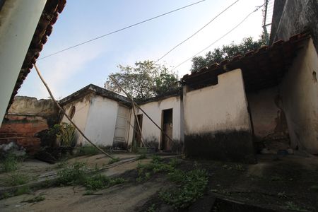 Casa de condomínio à venda com 376m², 4 quartos e 5 vagasFundos da casa - Edícula