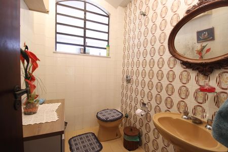 Casa de condomínio à venda com 376m², 4 quartos e 5 vagasLavabo