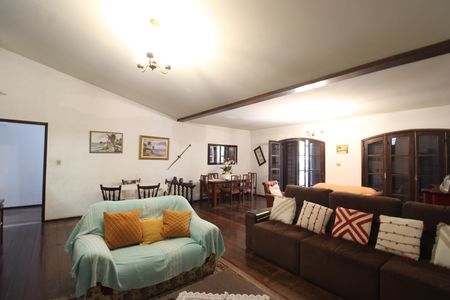 Casa de condomínio à venda com 376m², 4 quartos e 5 vagasSala