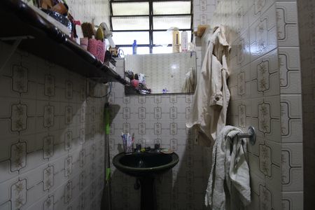 Casa de condomínio à venda com 376m², 4 quartos e 5 vagasBanheiro da suíte 2