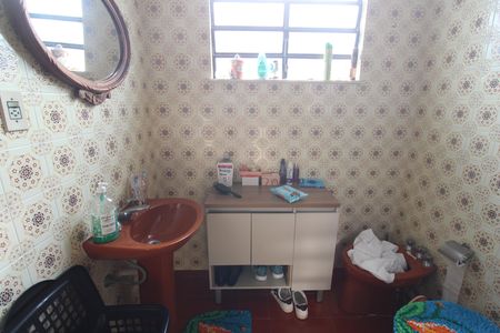 Casa de condomínio à venda com 376m², 4 quartos e 5 vagasBanheiro social