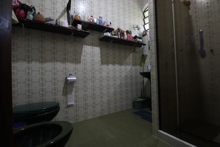 Casa de condomínio à venda com 376m², 4 quartos e 5 vagasBanheiro da suíte 2