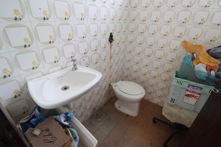 Casa de condomínio à venda com 376m², 4 quartos e 5 vagasBanheiro de serviço
