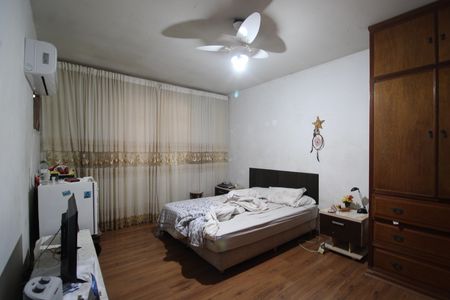 Casa de condomínio à venda com 376m², 4 quartos e 5 vagasSuíte 2