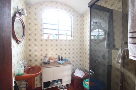 Casa de condomínio à venda com 376m², 4 quartos e 5 vagasBanheiro social