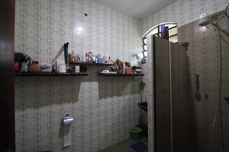 Casa de condomínio à venda com 376m², 4 quartos e 5 vagasBanheiro da suíte 2