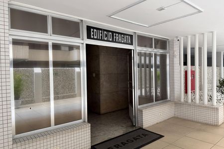 Fachada do bloco de kitnet/studio para alugar com 1 quarto, 30m² em Gonzaga, Santos