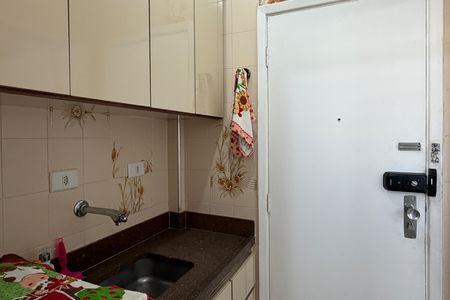 Cozinha de kitnet/studio para alugar com 1 quarto, 30m² em Gonzaga, Santos