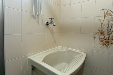 Banheiro e Área de serviço de kitnet/studio para alugar com 1 quarto, 30m² em Gonzaga, Santos