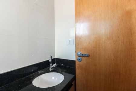 Banheiro  de kitnet/studio para alugar com 1 quarto, 27m² em Vila Antonina, São Paulo