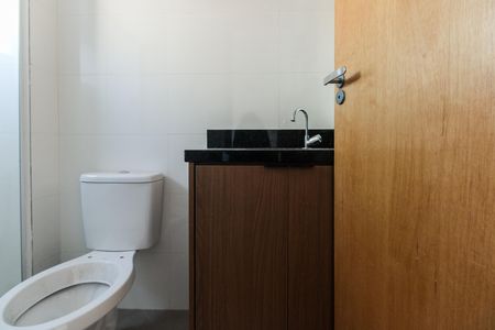 Banheiro  de kitnet/studio para alugar com 1 quarto, 27m² em Vila Antonina, São Paulo