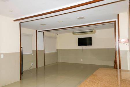 Apartamento para alugar com 48m², 2 quartos e 1 vaga Apartamento para alugar com 48m², 2 quartos e 1 vagaÁrea comum - Salão de festas