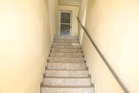 Escada de apartamento para alugar com 1 quarto, 40m² em Kennedy, Nova Iguaçu