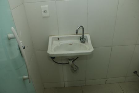 Banheiro - torneira de apartamento para alugar com 1 quarto, 40m² em Kennedy, Nova Iguaçu