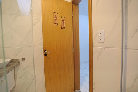 Banheiro de apartamento para alugar com 1 quarto, 28m² em Vila Ré, São Paulo