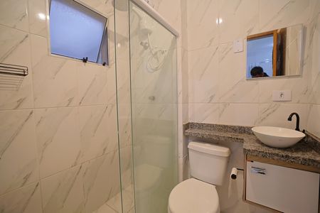Banheiro de apartamento para alugar com 1 quarto, 28m² em Vila Ré, São Paulo