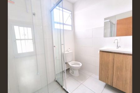 Banheiro de apartamento para alugar com 2 quartos, 43m² em Sertão do Maruim, São José