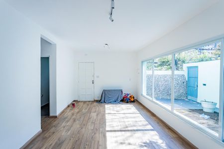 Casa à venda com 176m², 3 quartos e 3 vagas Casa à venda com 176m², 3 quartos e 3 vagasSala