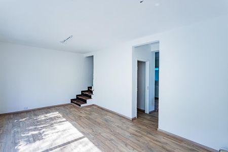 Casa à venda com 176m², 3 quartos e 3 vagas Casa à venda com 176m², 3 quartos e 3 vagasSala
