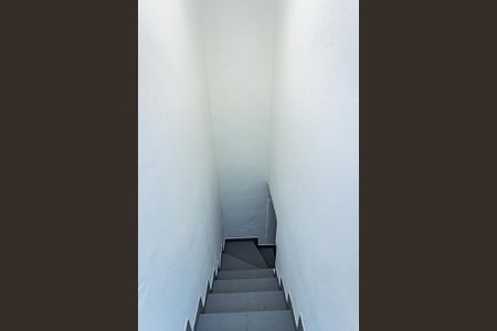 Casa à venda com 176m², 3 quartos e 3 vagas Casa à venda com 176m², 3 quartos e 3 vagasEscada