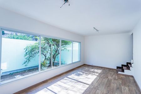 Casa à venda com 176m², 3 quartos e 3 vagas Casa à venda com 176m², 3 quartos e 3 vagasSala