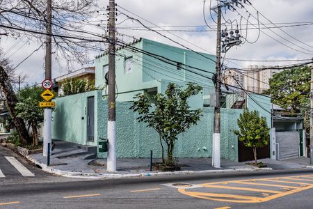 Casa à venda com 176m², 3 quartos e 3 vagas Casa à venda com 176m², 3 quartos e 3 vagasFachada