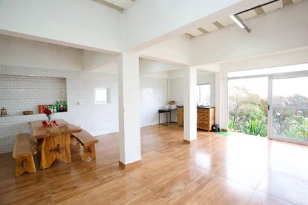 Casa à venda com 776m², 3 quartos e 2 vagas Casa à venda com 776m², 3 quartos e 2 vagasÁrea gourmet