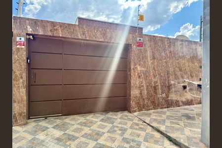 Fachada de casa à venda com 3 quartos, 776m² em Tropical, Contagem