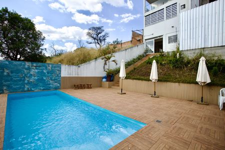Casa à venda com 776m², 3 quartos e 2 vagas Casa à venda com 776m², 3 quartos e 2 vagasPiscina