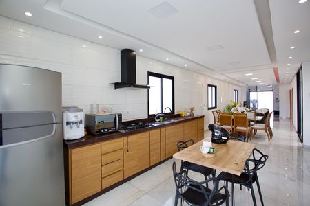 Casa à venda com 776m², 3 quartos e 2 vagas Casa à venda com 776m², 3 quartos e 2 vagasCozinha e Área de Serviço