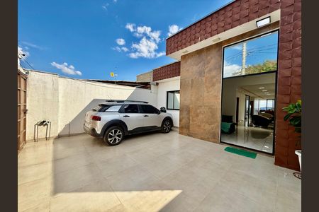 Garagem de casa à venda com 3 quartos, 776m² em Tropical, Contagem