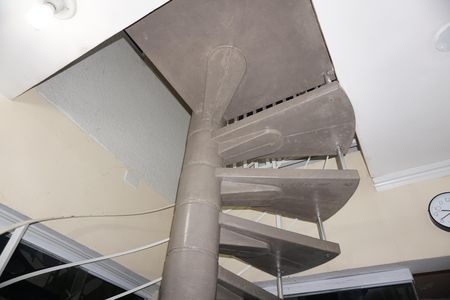 Escada de casa para alugar com 2 quartos, 80m² em Conjunto Habitacional Jardim Sao Bento, Embu das Artes