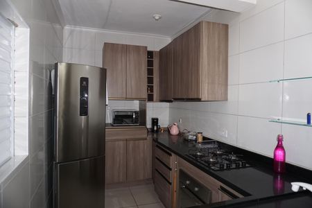 Cozinha de casa para alugar com 2 quartos, 80m² em Conjunto Habitacional Jardim Sao Bento, Embu das Artes