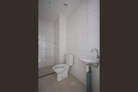 Banheiro de apartamento para alugar com 2 quartos, 33m² em Usina Piratininga, São Paulo
