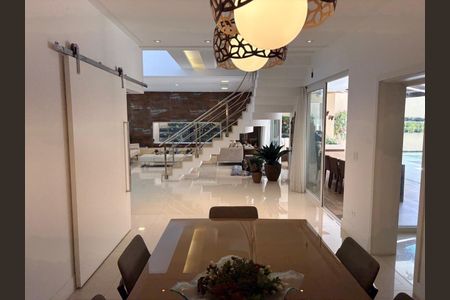 Casa de condomínio à venda com 650m², 5 quartos e 6 vagas Casa de condomínio à venda com 650m², 5 quartos e 6 vagasFoto 01