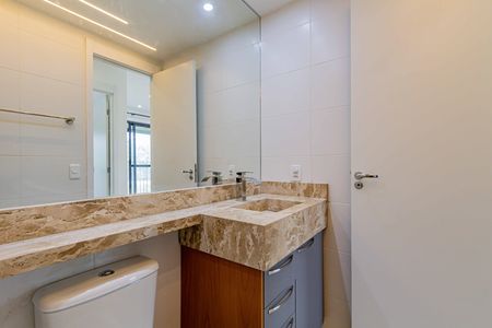 Banheiro de apartamento para alugar com 2 quartos, 47m² em Vila Anastácio, São Paulo